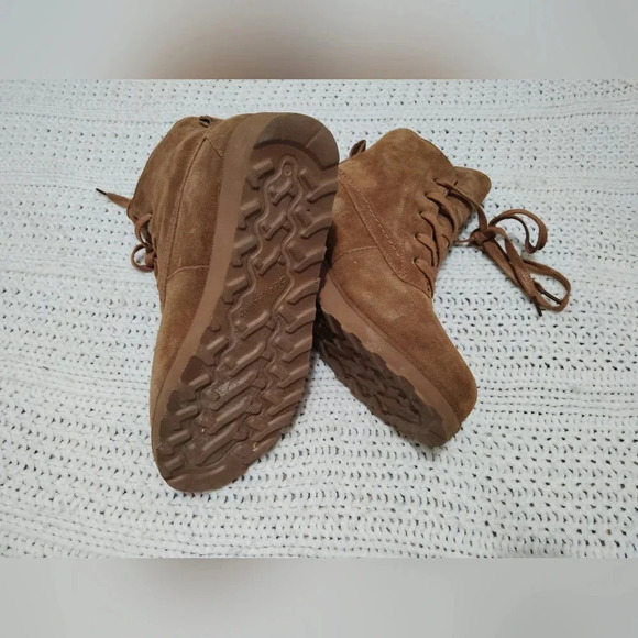 Bearpaw wedged boots In New Condition Size 7 - Picture 3 of 7